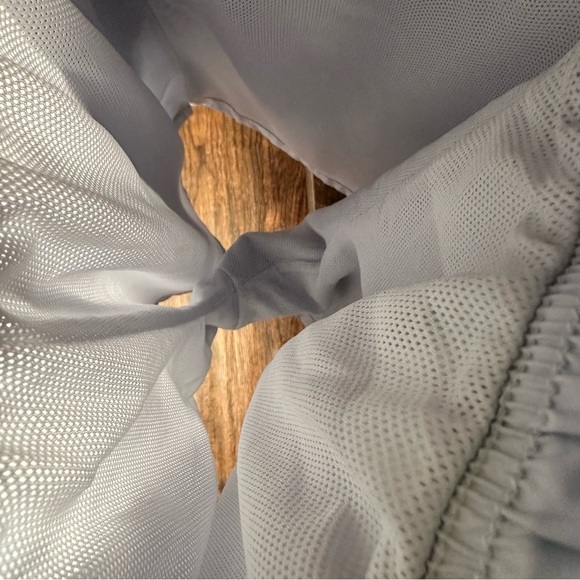 Nike Men's NSW Club Flow Shorts pure platinum/white size medium 5.5” inseam - Picture 8 of 12